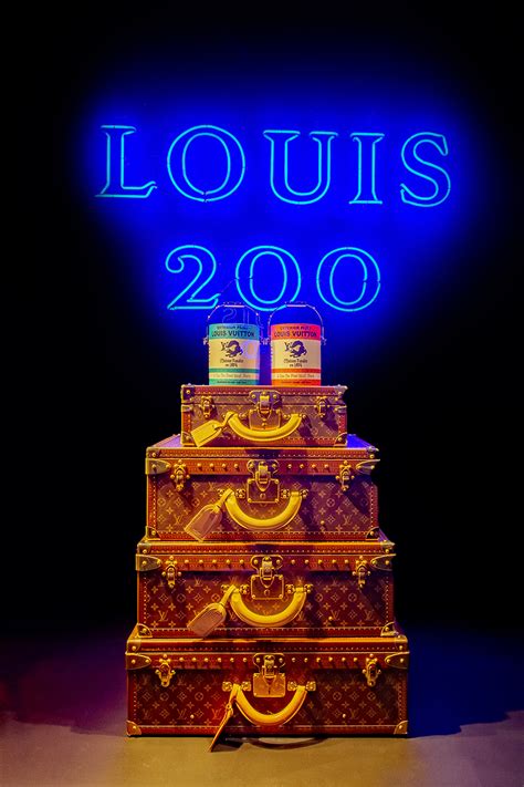 louis vuitton suite 200